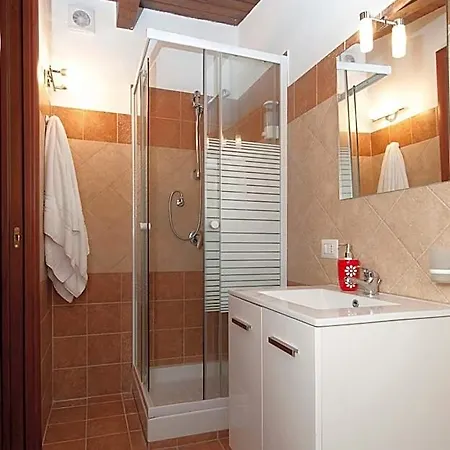 Eneahouse 3* Φιουμιτσίνο