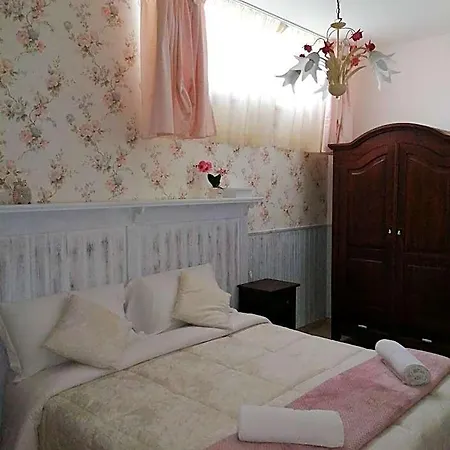 Πανσιόν Eneahouse Φιουμιτσίνο