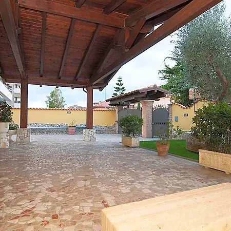 Eneahouse 3* פיומיצ'ינו