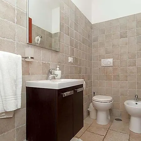 Eneahouse בית הארחה 3*